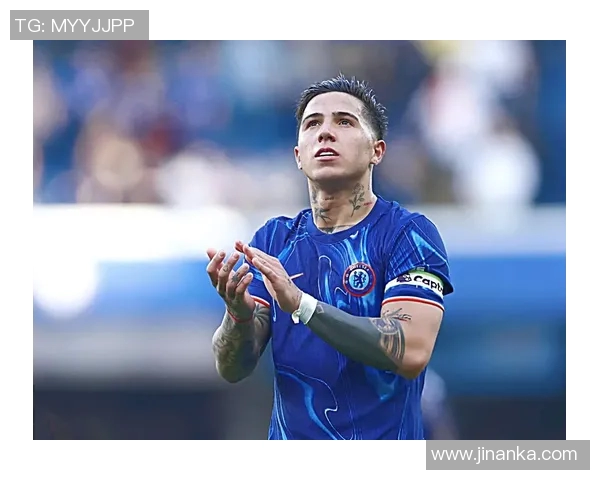 切尔西更衣室危机升级斯特林与恩佐训练场激烈冲突内幕曝光 切尔西更衣室危机升级斯特林与恩佐训练场激烈冲突内幕曝光