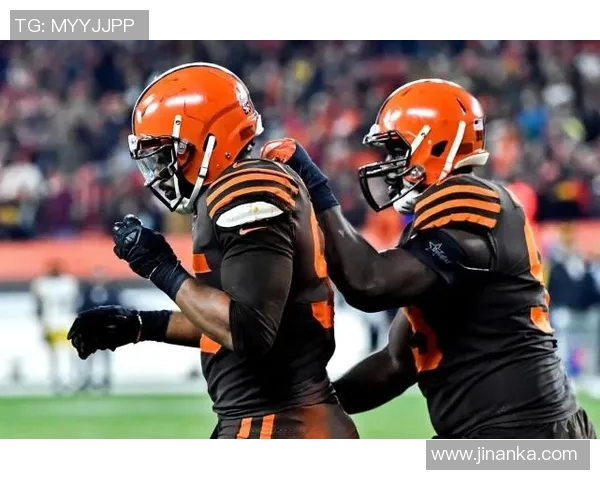 老鹰与国王激战回顾球场上的精彩瞬间与战术分析 老鹰与国王激战回顾球场上的精彩瞬间与战术分析