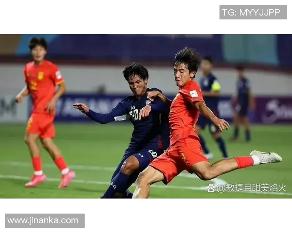 哈维西蒙斯的崛起之路：从青训天才到足球场上的新星